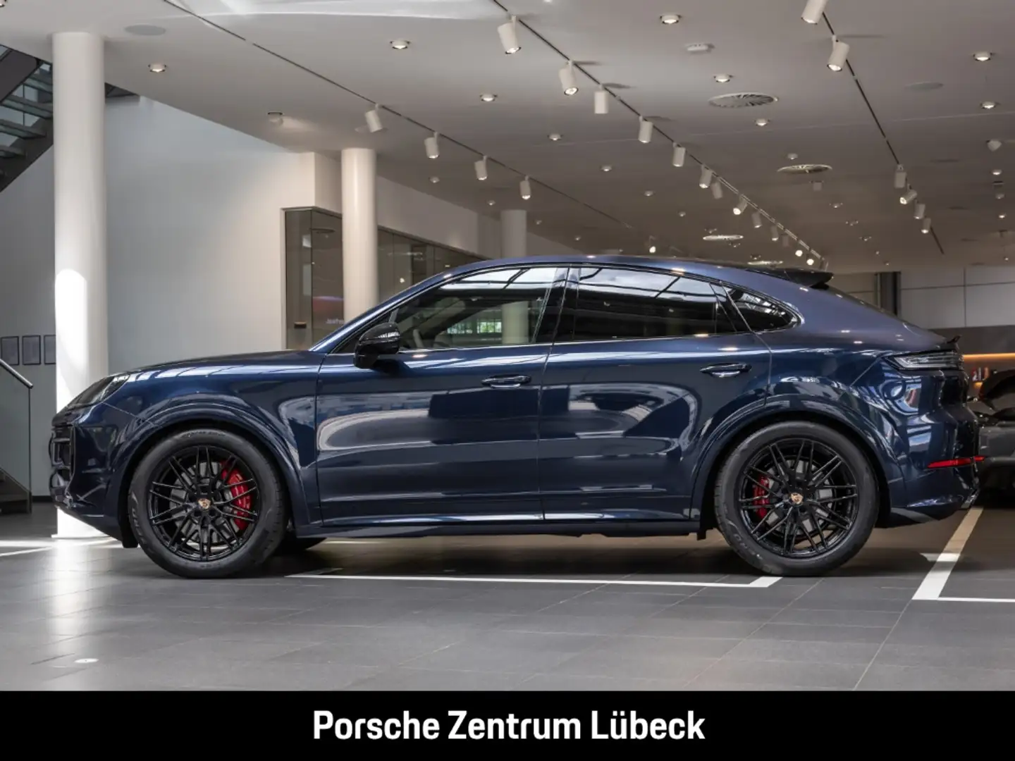Porsche Cayenne GTS Coupe BOSE InnoDrive Sportabgas LED Bleu - 2