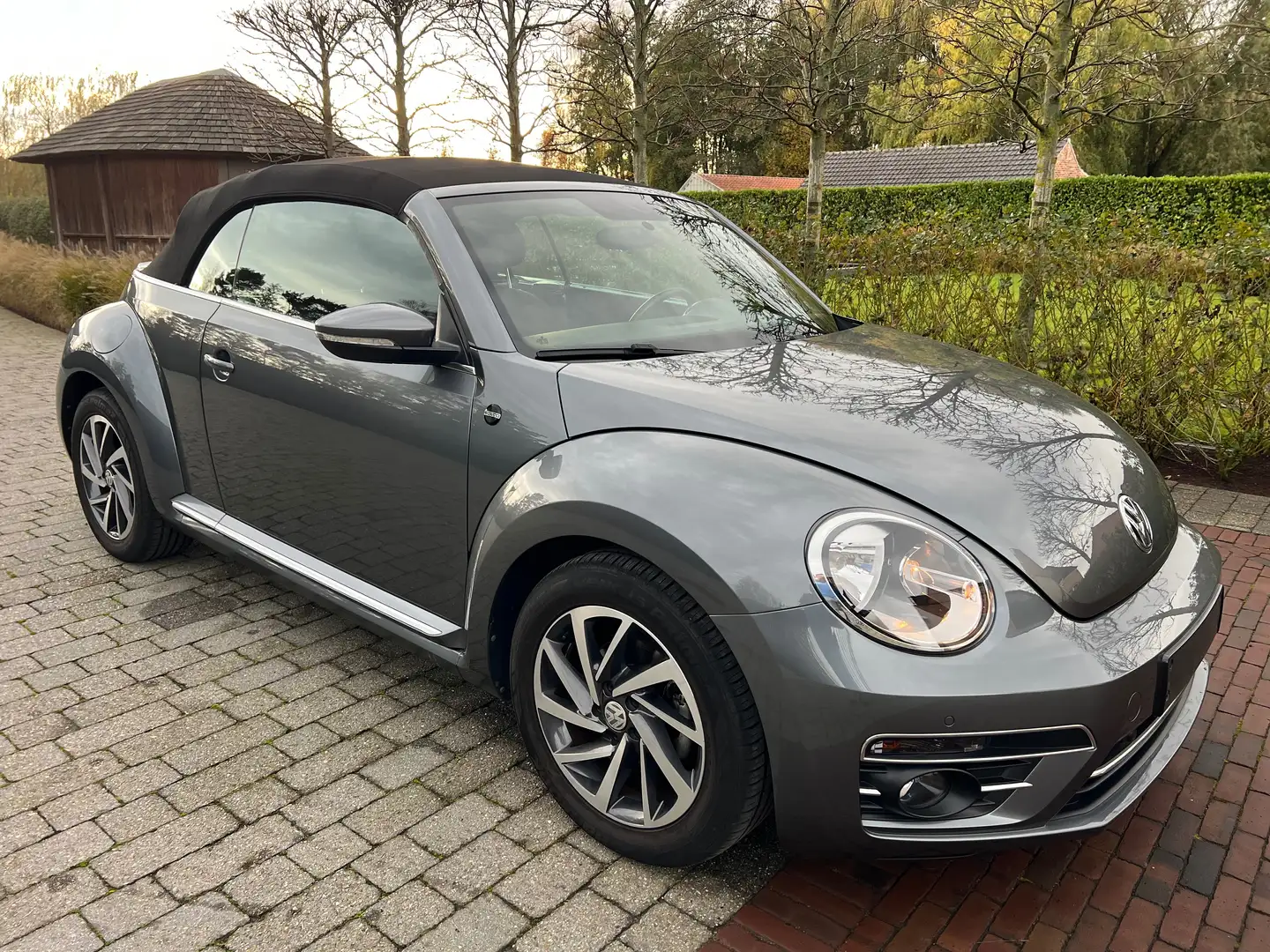 Volkswagen Beetle Cabriolet 1.2 TSI Sound 1 ste eig. 26300 km Grijs - 2