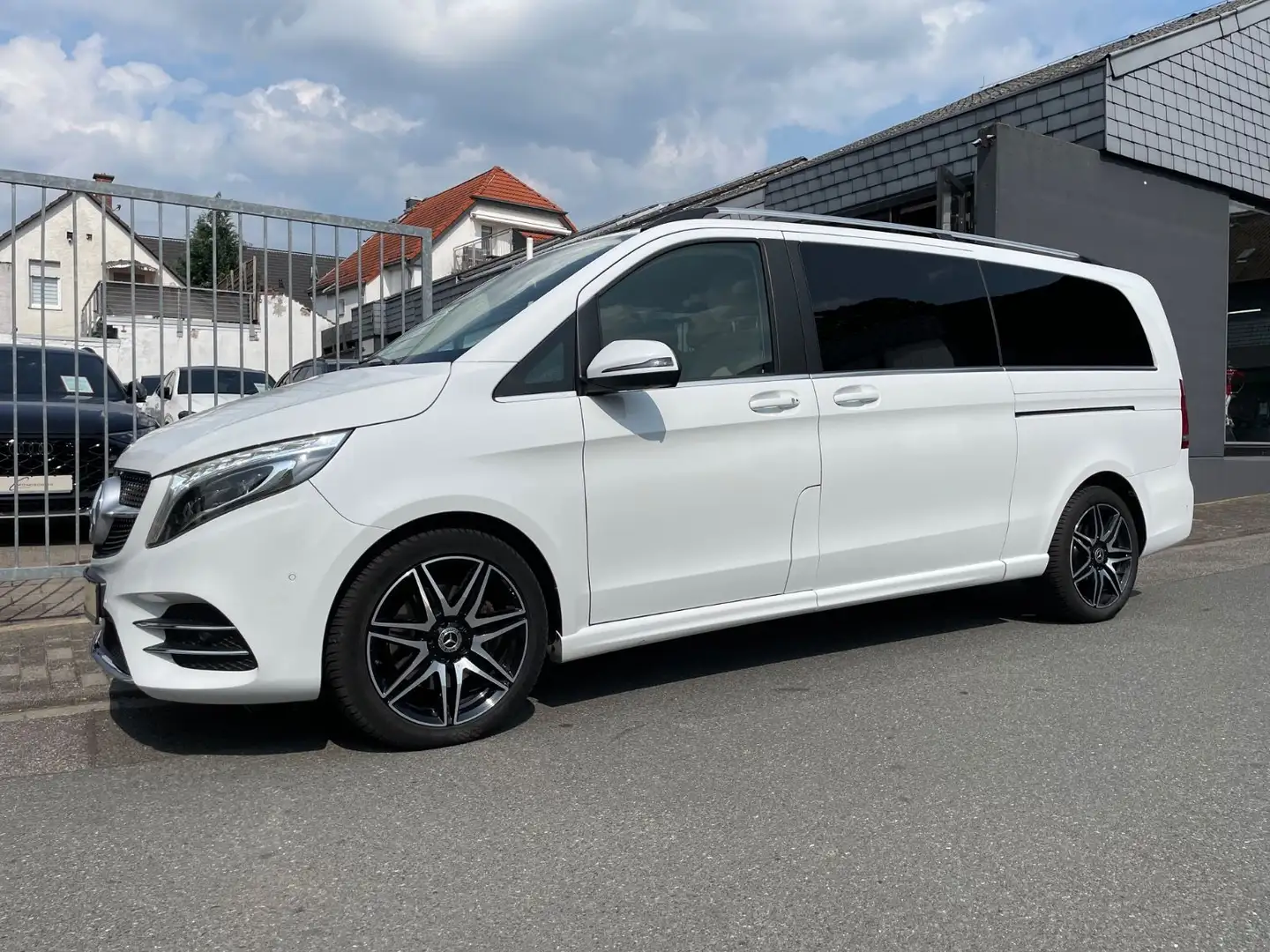 Mercedes-Benz V 300 d Lang Avantgarde AMG-Line |Burmester|360° Blanco - 1