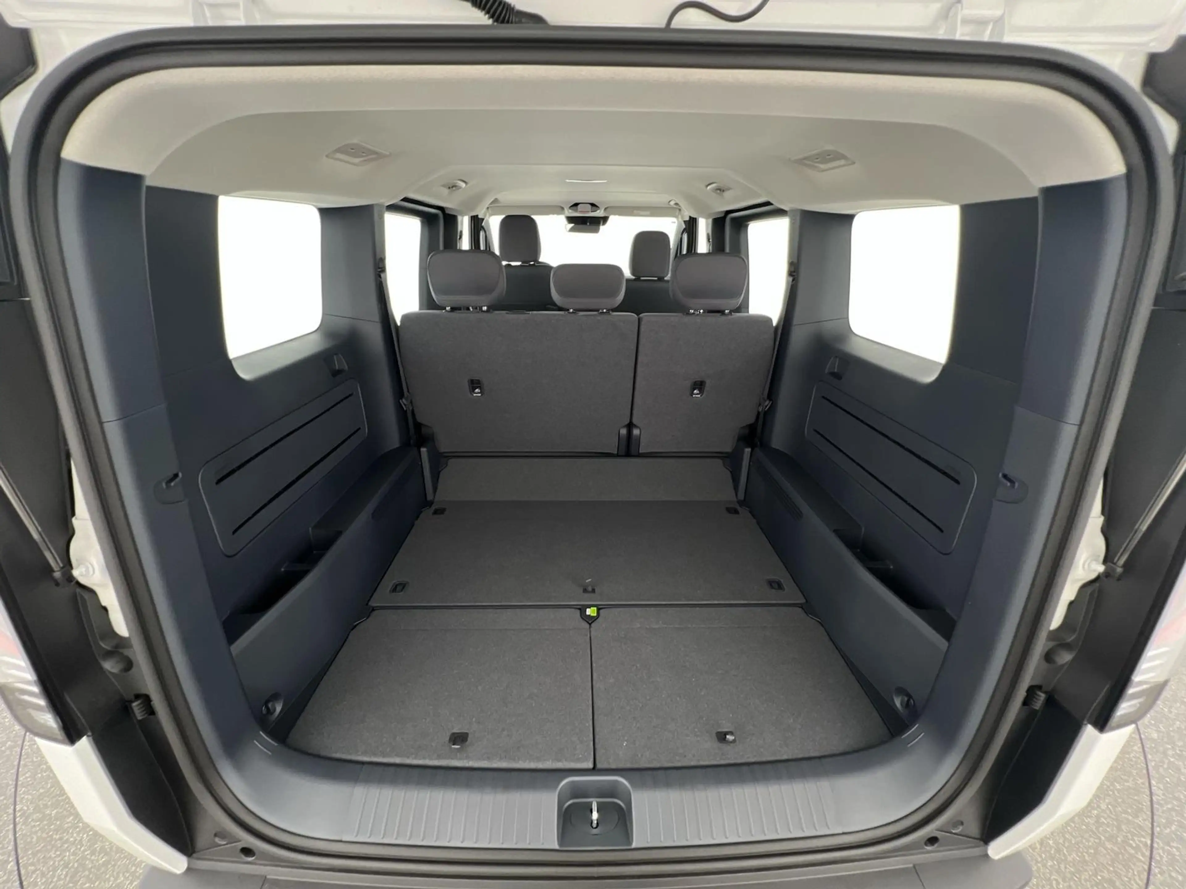 Kia PV5 Passenger Essential*NAVI*RFK*ACC*uvm — photo 18