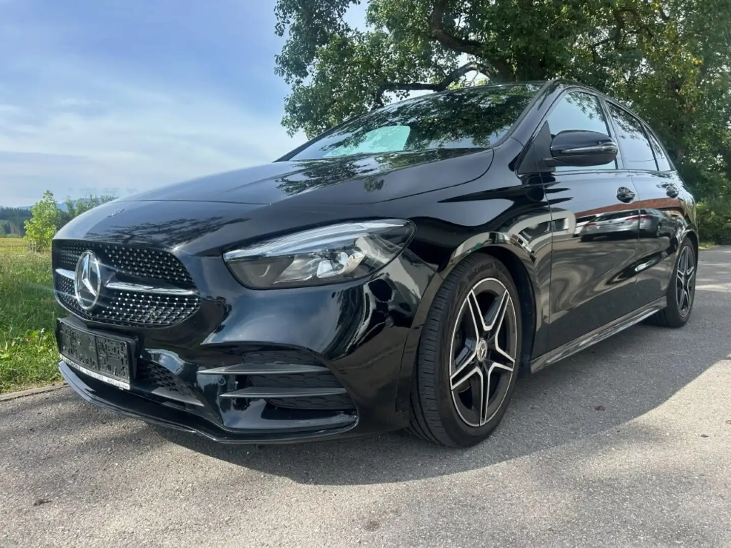 Mercedes-Benz B 180 AMG Line *LED*NAVI*TOP ZUSTAND* Schwarz - 1