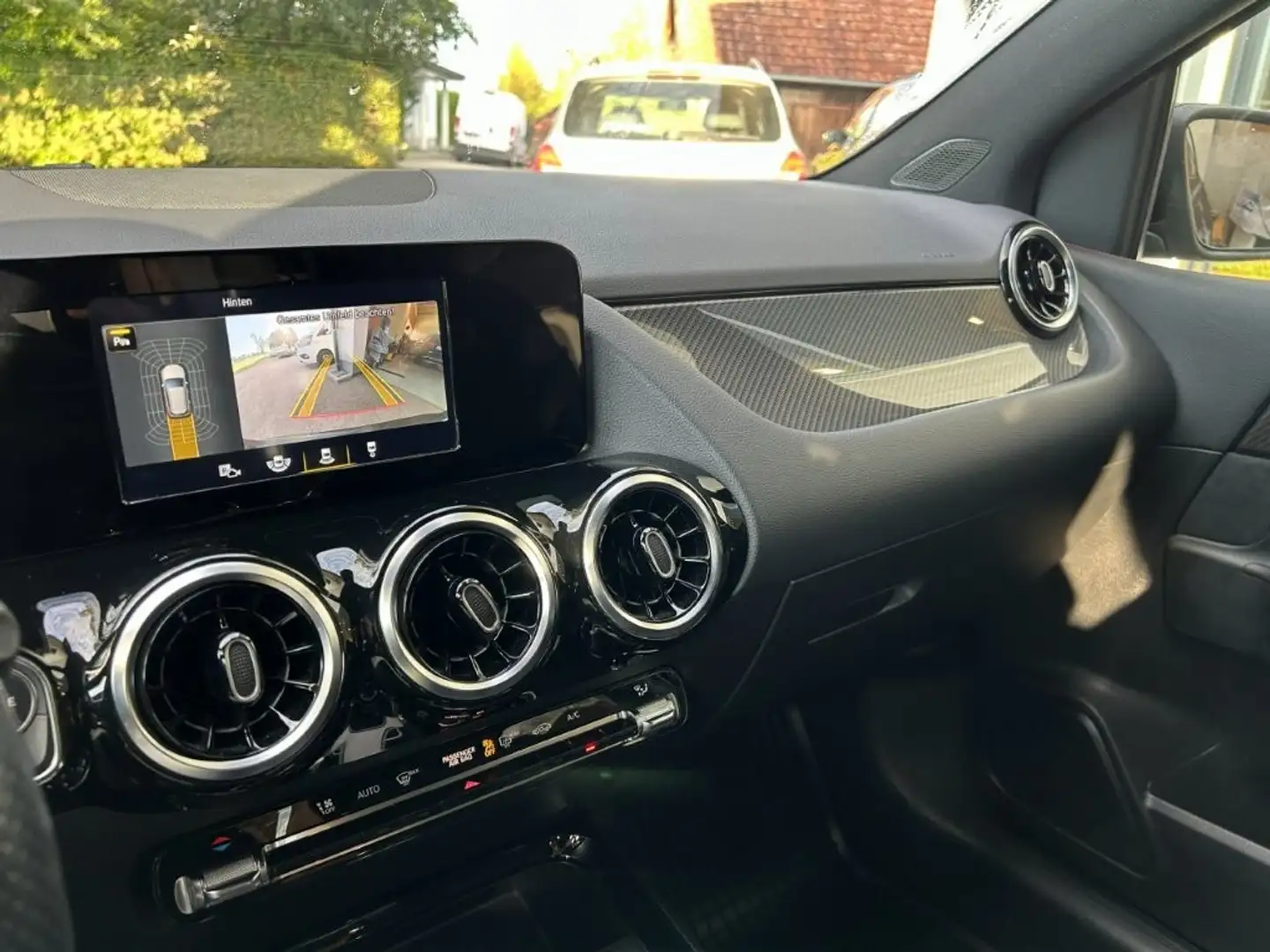 Mercedes-Benz B 180 AMG Line *LED*NAVI*TOP ZUSTAND* Schwarz - 2