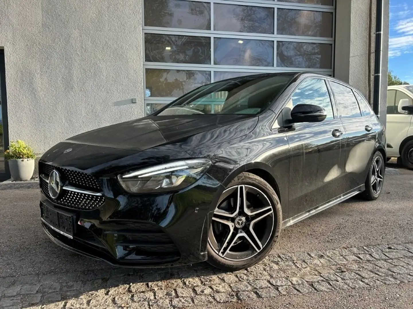 Mercedes-Benz B 180 AMG Line *LED*NAVI*TOP ZUSTAND* Schwarz - 1