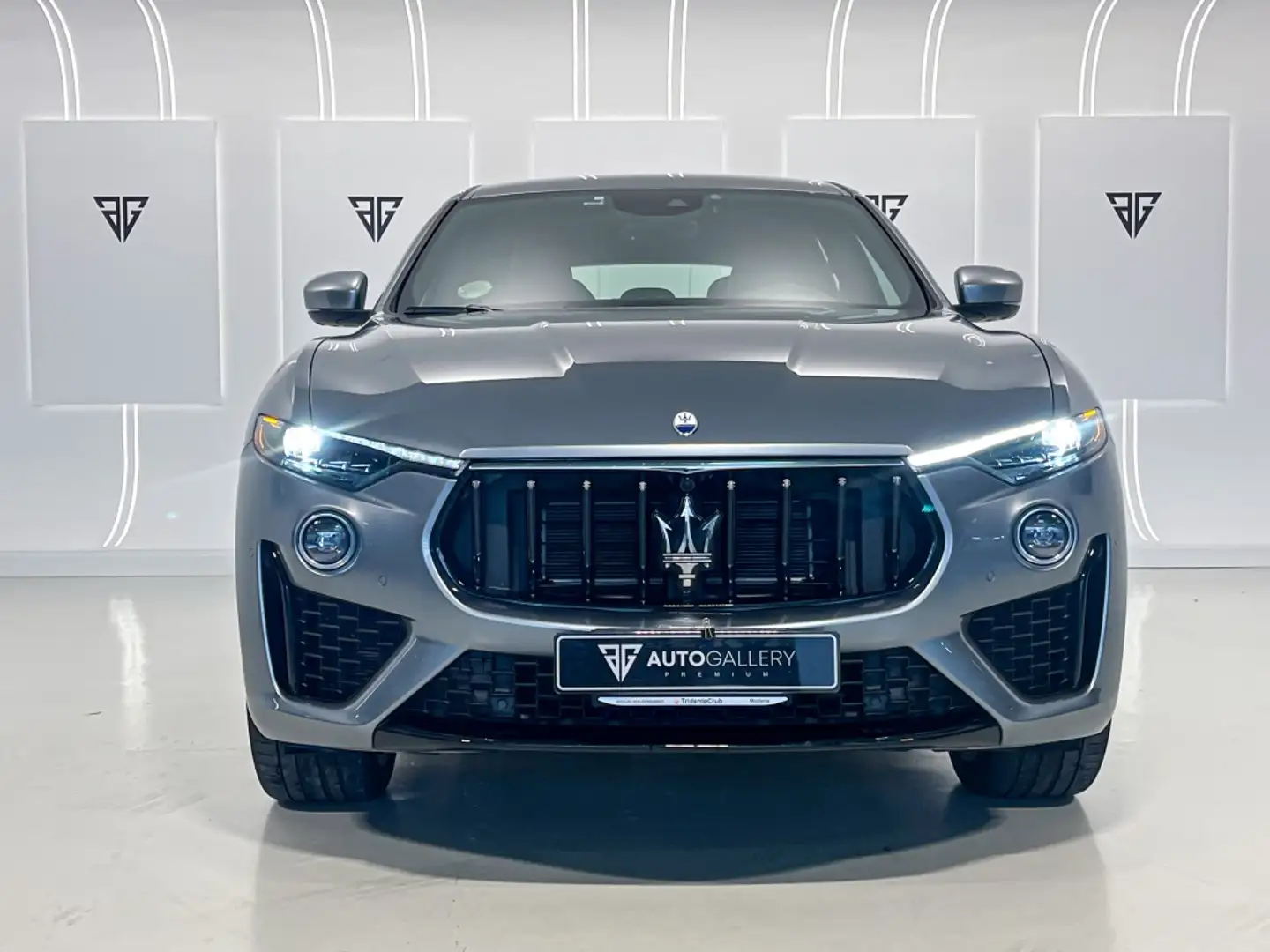 Maserati Levante 330 GT Aut. Plateado - 2