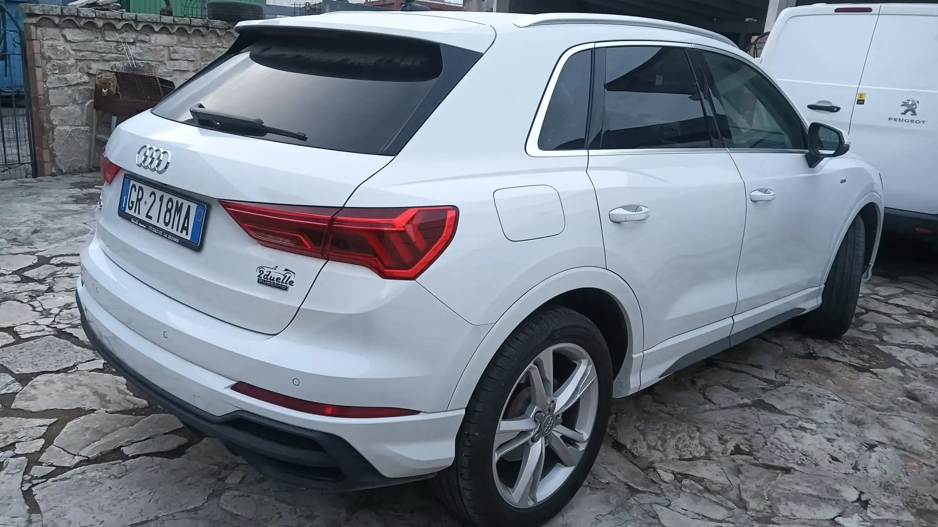 Audi Q3 Q3 II 2023 35 2.0 tdi S line  quattro s-tronic Blanco - 2