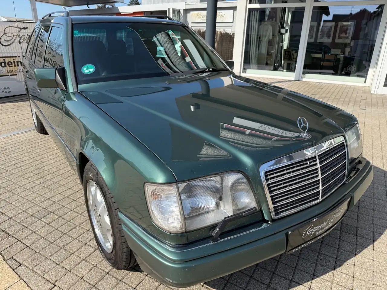 Mercedes-Benz E 280 1.Hand ,LEDER, KLIMA,SCHIEBEDACH, uvm., foto 1