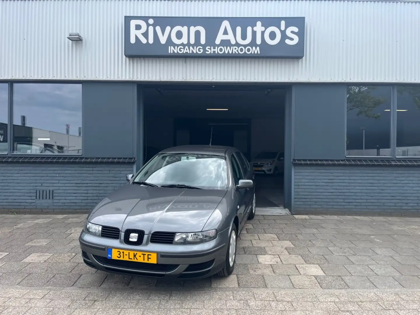 SEAT Toledo 1.6-16V SPIRIT Grau - 1