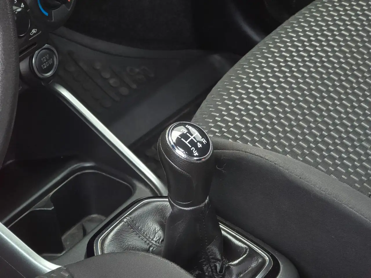Suzuki Ignis 17