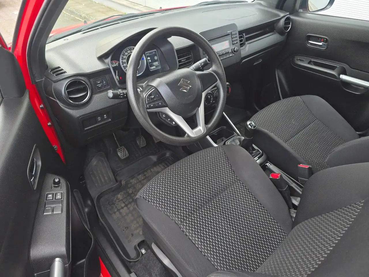Suzuki Ignis 13