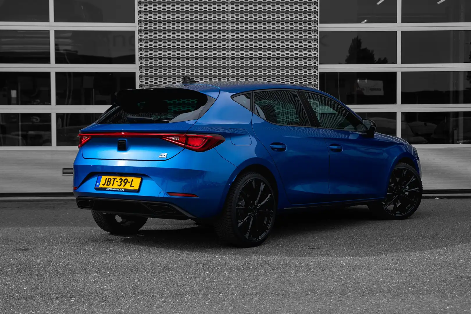SEAT Leon e-Hybrid 1.5 TSI 204pk FR Business | Achteruitrijcamera | T Bleu - 2