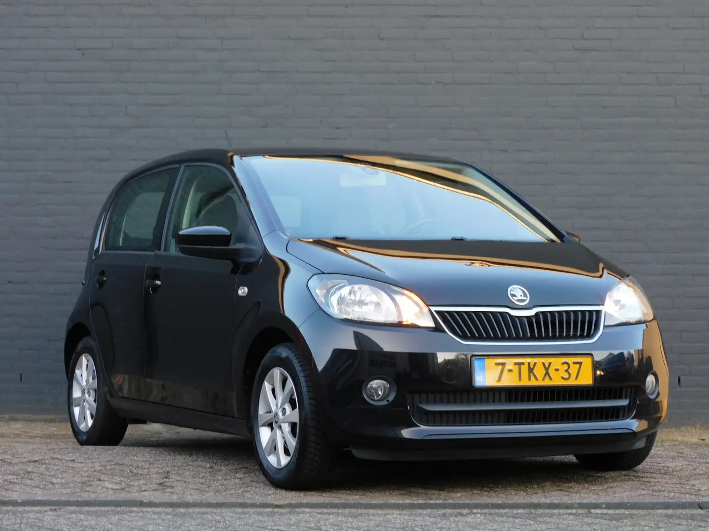 Skoda Citigo 1.0 Greentech Drive 2e EIGENAAR! NAVI! CRUISE! AIR Zwart - 2