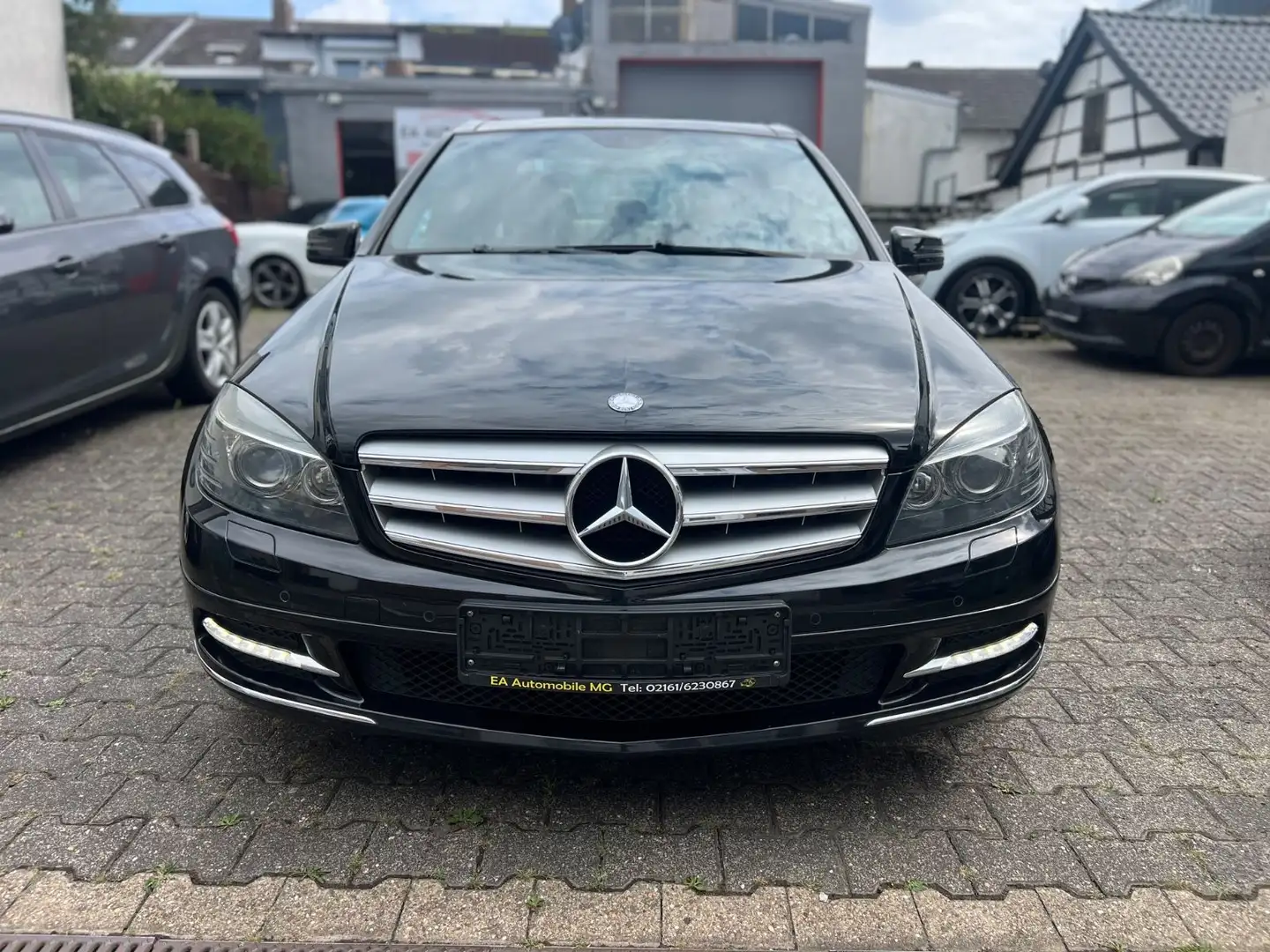Mercedes-Benz C 300 4MATIC-AVANTGARDE-AUTOM-PANO-NAVI-AHK-V6 Negru - 2