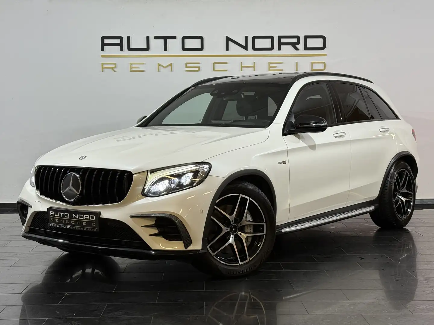 Mercedes-Benz GLC 43 AMG 4Matic*Pano*HeadUP*Carbon*Distronic+* Weiß - 1
