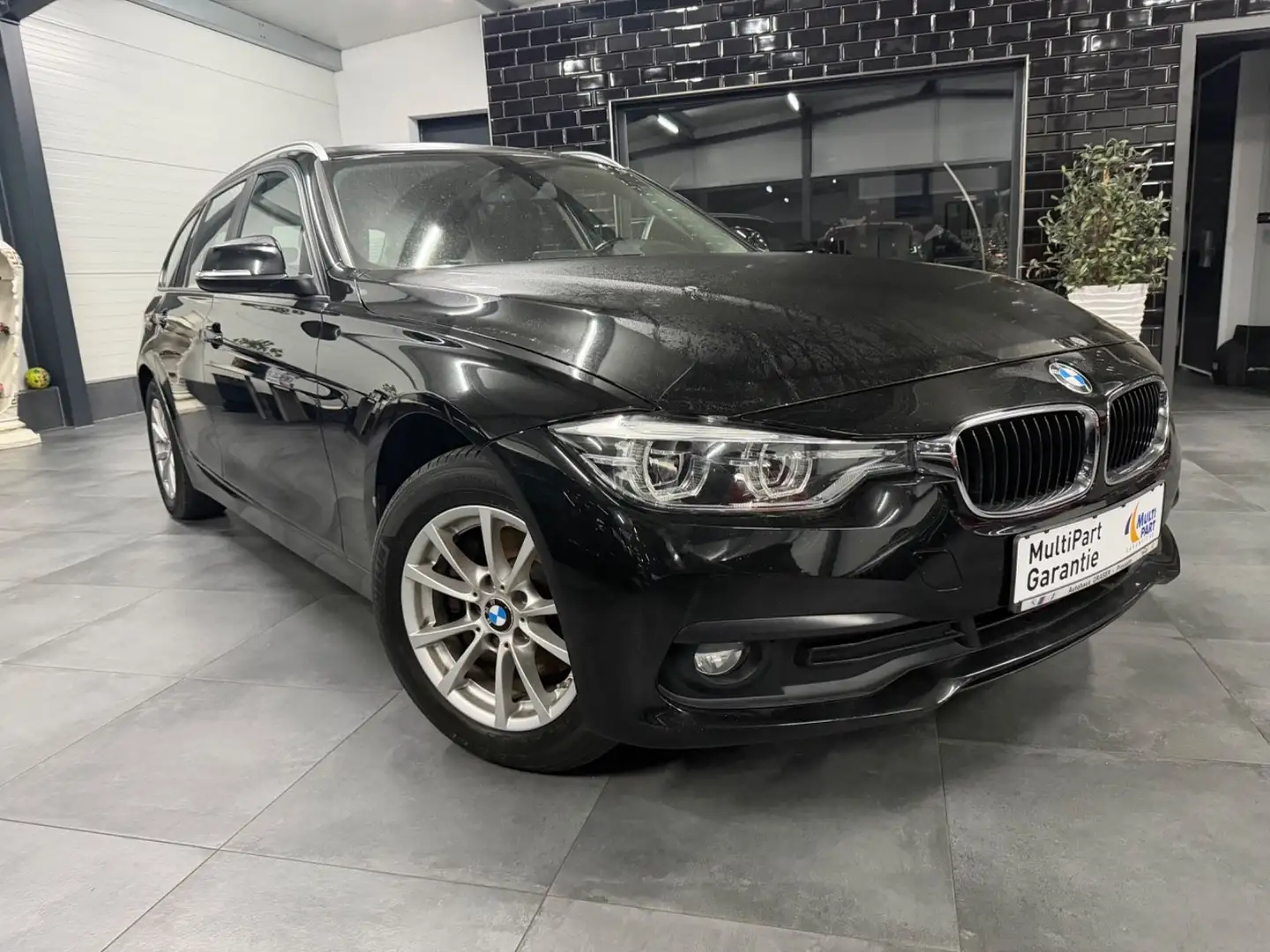 BMW 320 3 Touring 320 d Advantage Schwarz - 1