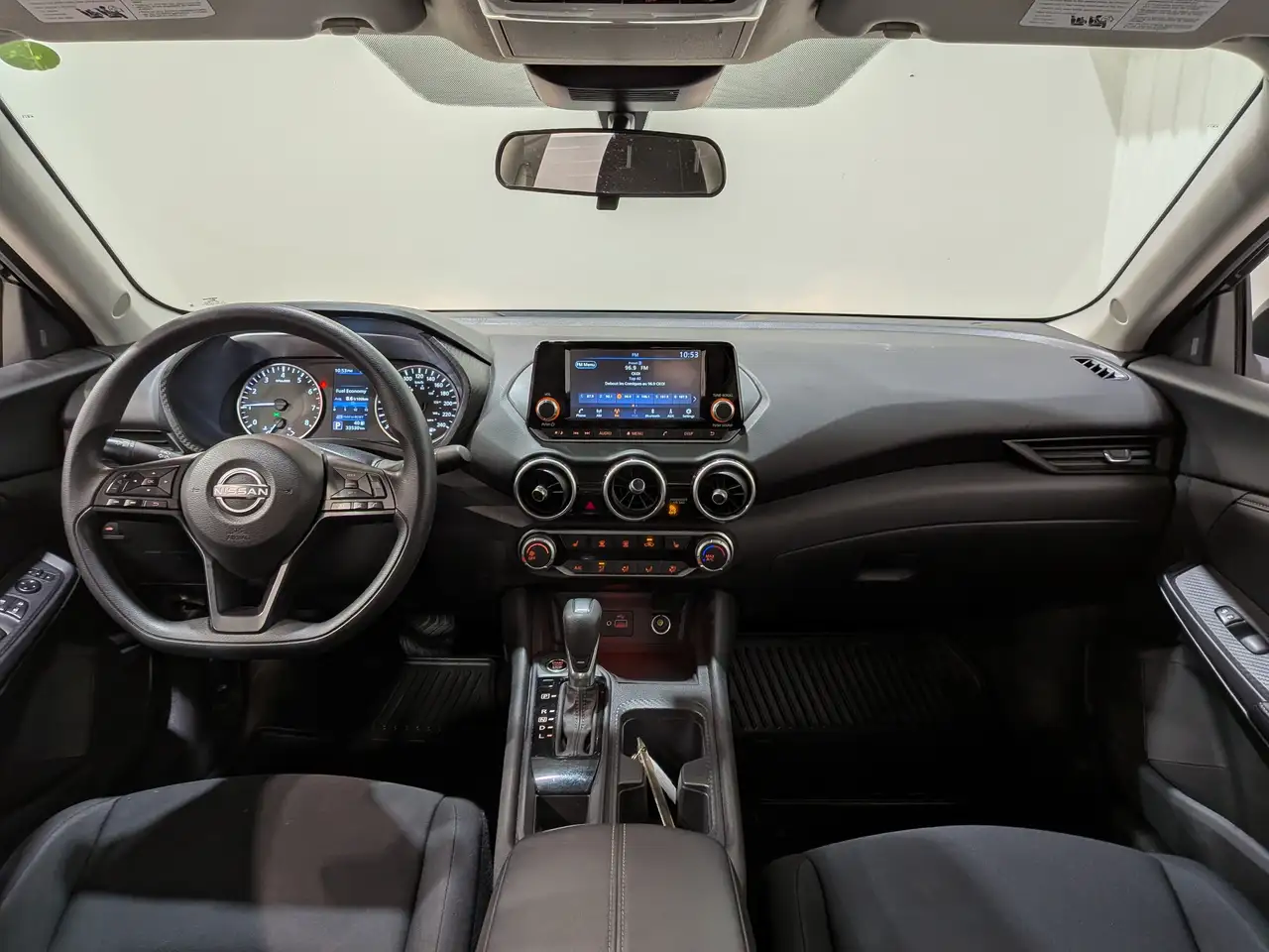 Nissan Sentra снимка Nissan Sentra