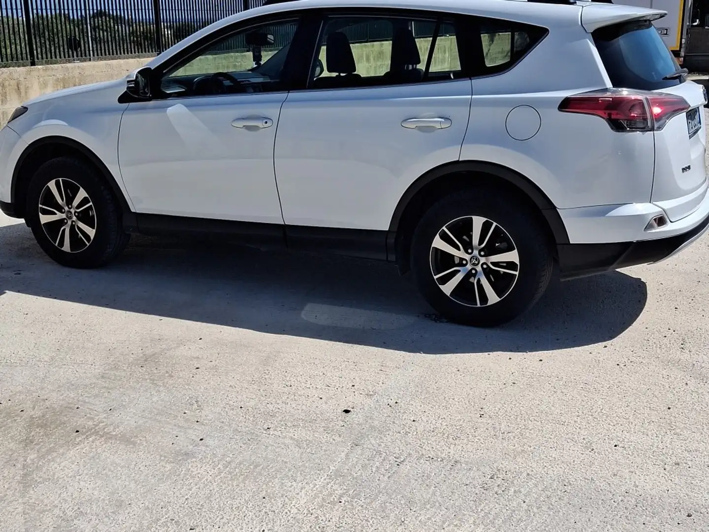 Toyota RAV 4 Rav4 2.0 d-4d Lounge 2wd mt Bianco - 1