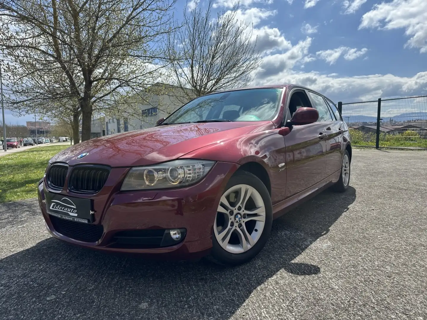 BMW 320 320d xDrive Mauve - 1