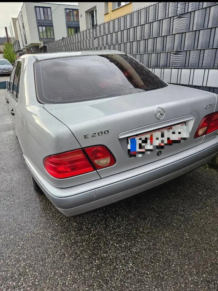 Mercedes-Benz E 200 Classic CDI, foto 2