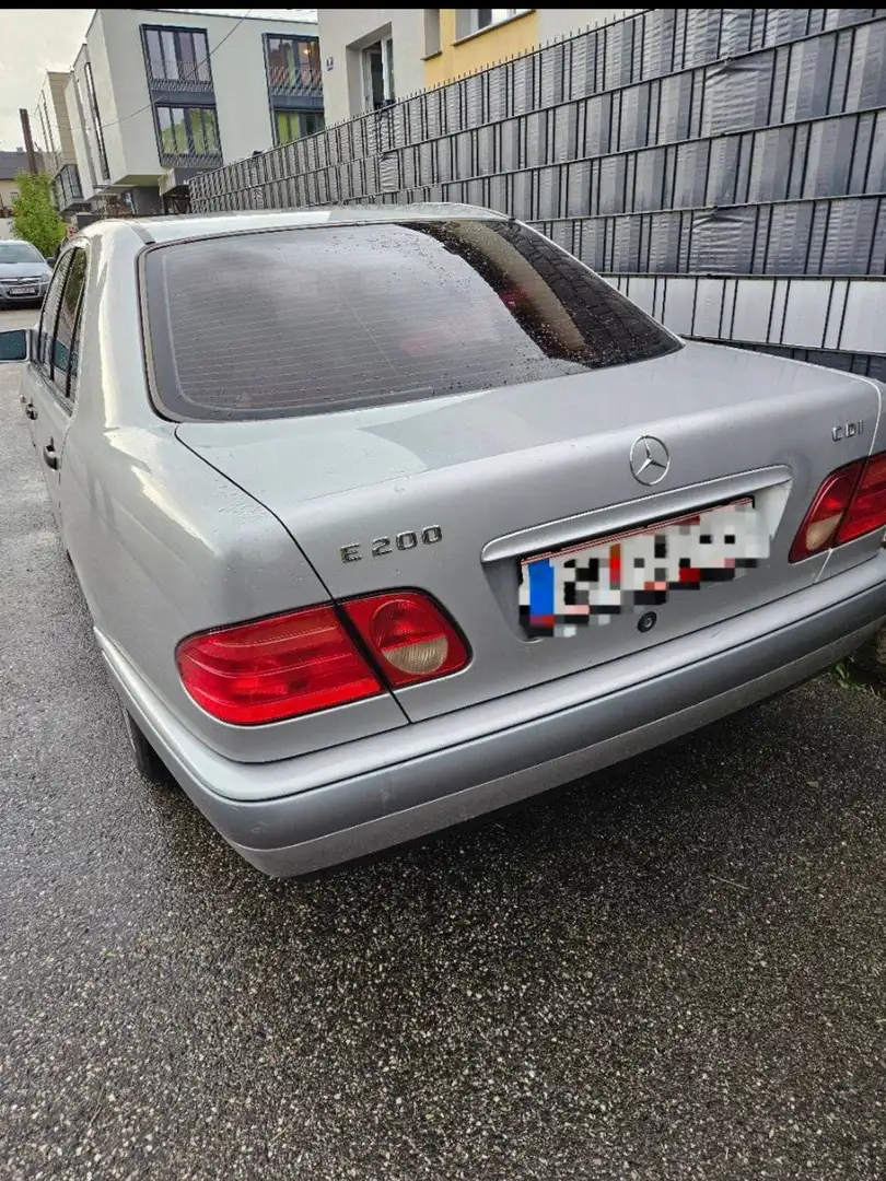 Mercedes-Benz E 200 Classic CDI - 2