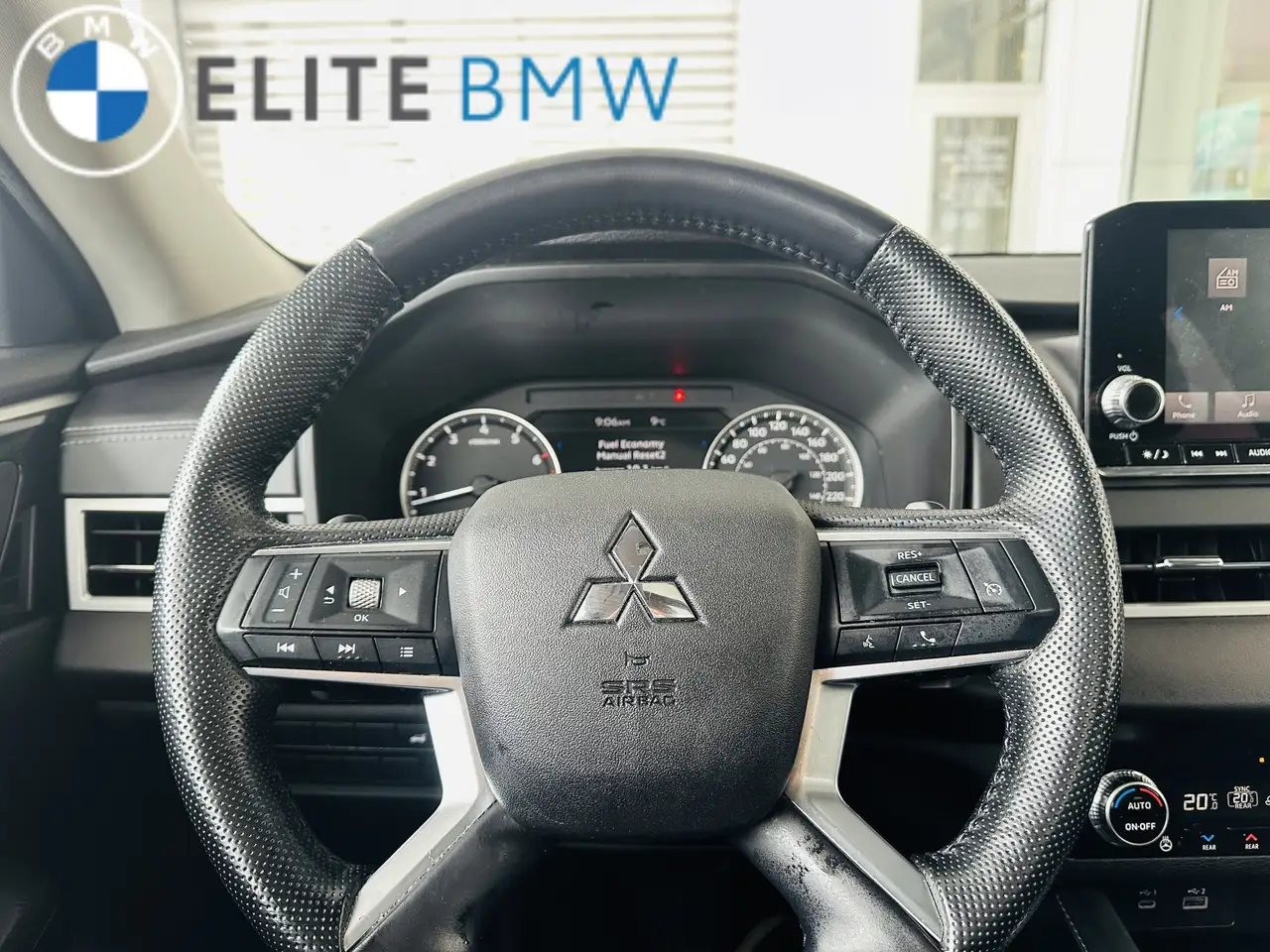 Mitsubishi Outlander снимка Mitsubishi Outlander