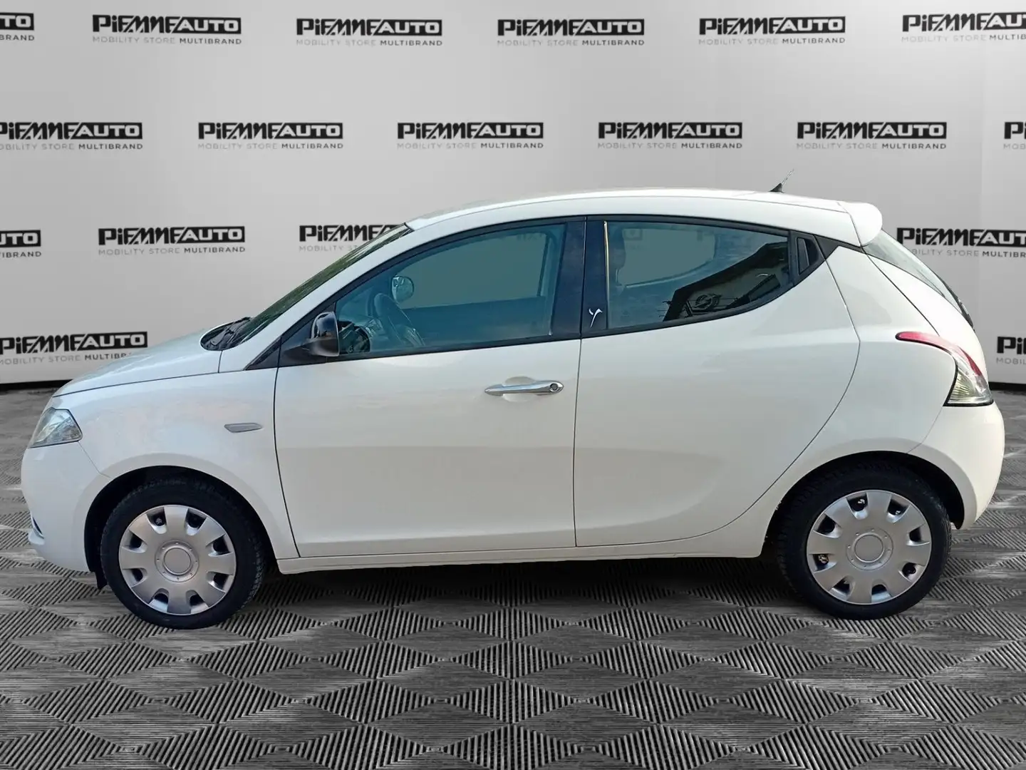 Lancia Ypsilon Ypsilon 1.2 69 CV 5 porte GPL Ecochic Gold Blanco - 2