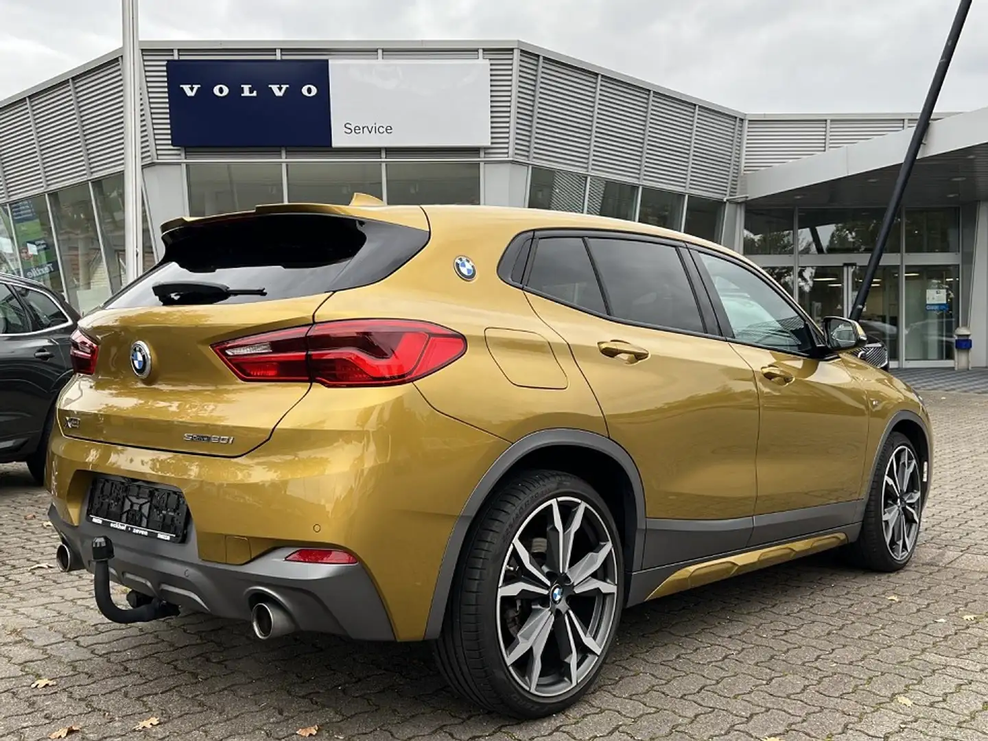BMW X2 (192 PS) AT7 sDrive20i M Sport X Head-Up|Panorama Gelb - 2