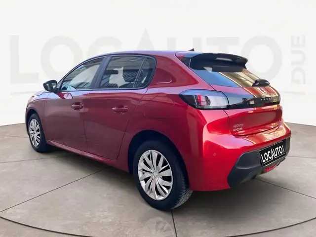 Peugeot 208 view 5