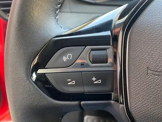 Peugeot 208 view 13