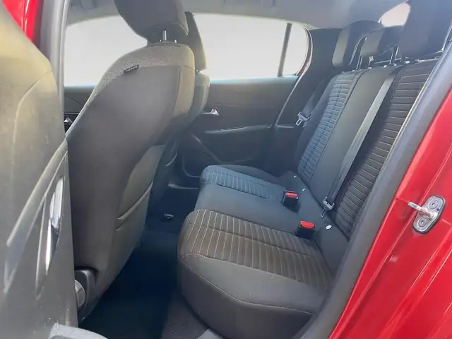 Peugeot 208 view 8