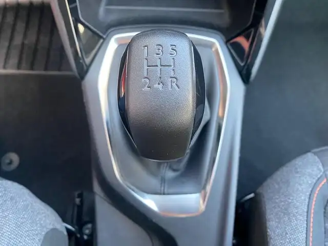Peugeot 208 view 12