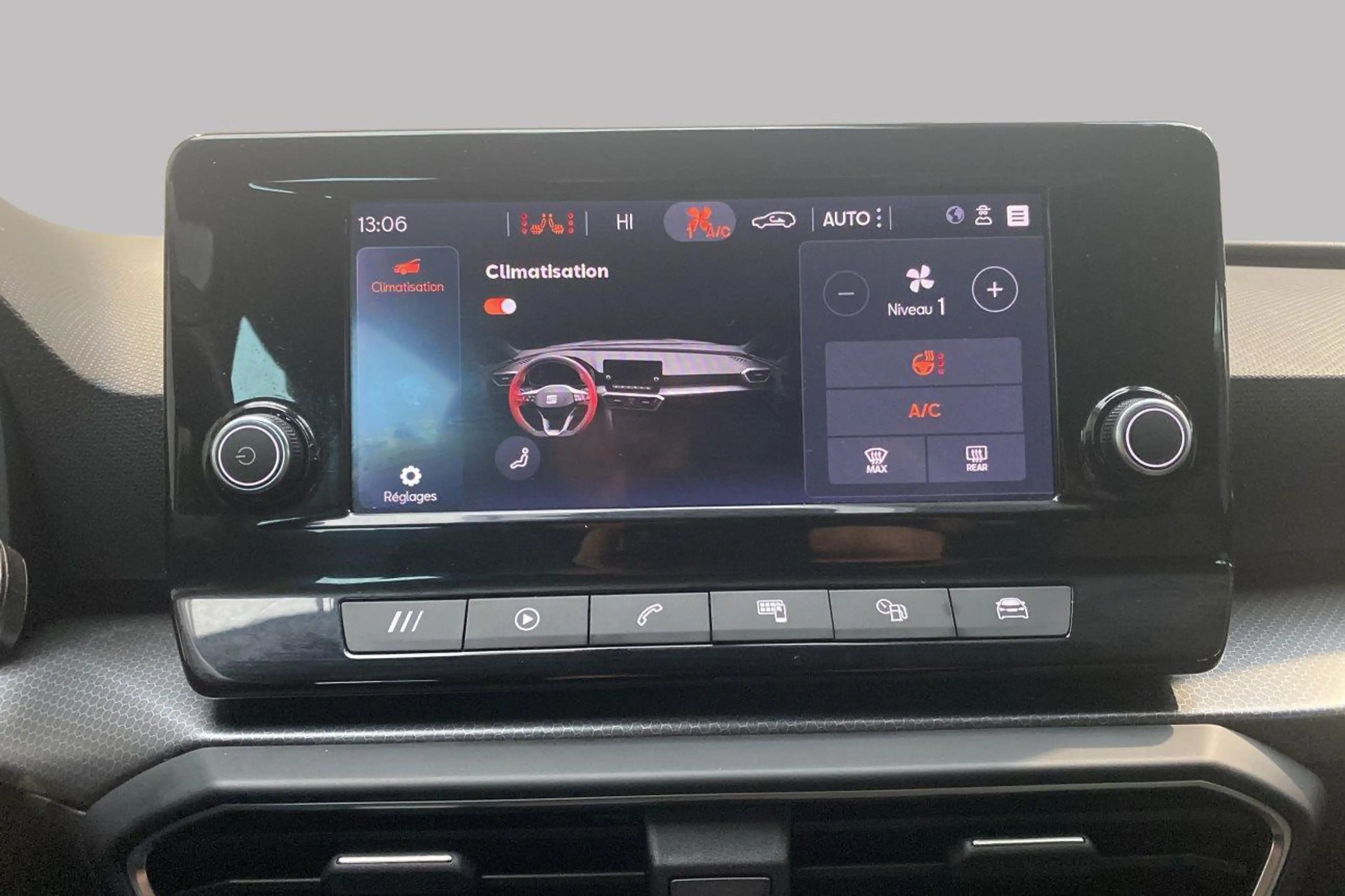 SEAT Leon Style ST 1.0 TSI DSG — photo 13