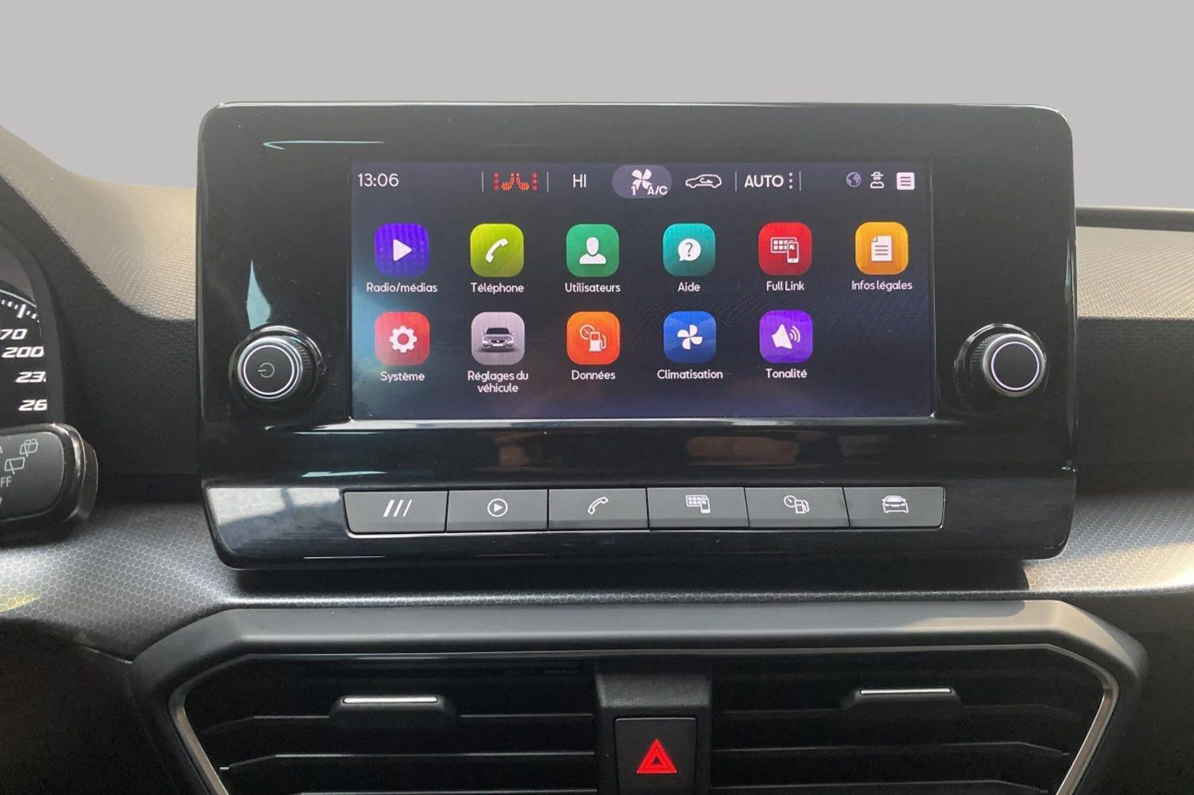 SEAT Leon Style ST 1.0 TSI DSG — photo 11