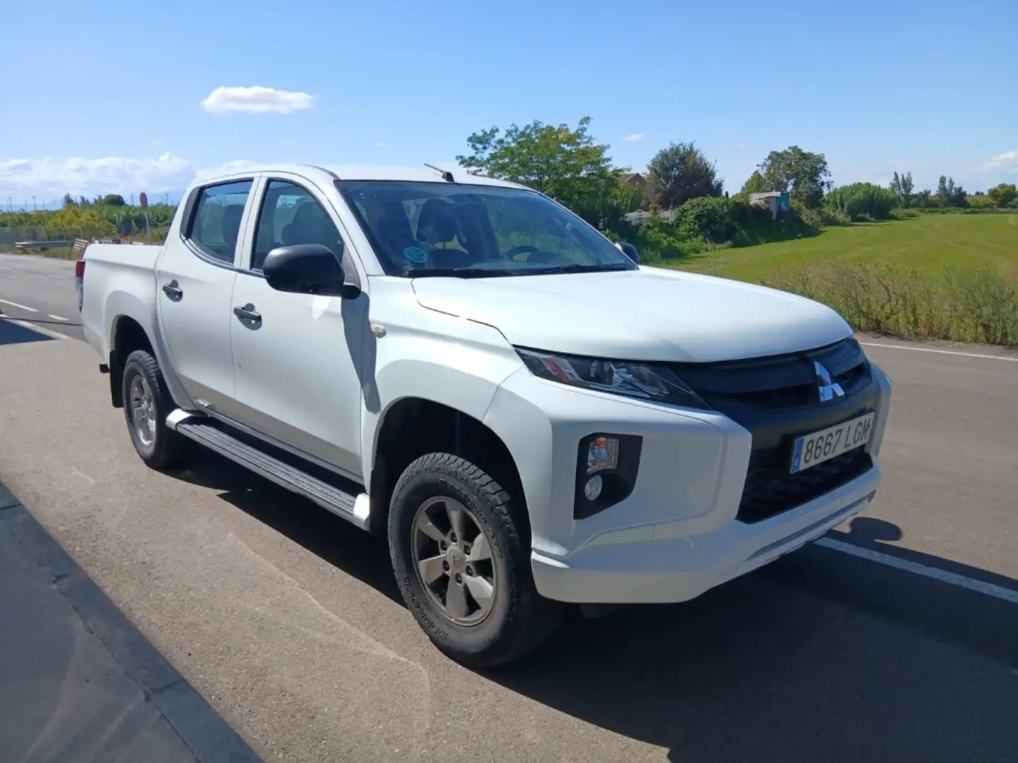 Mitsubishi L200 2.2DI-D Doble Cabina M-PRO Blanco - 1