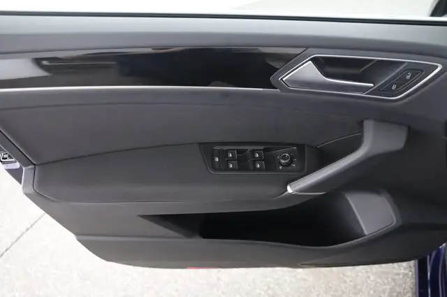 Volkswagen Touran view 8