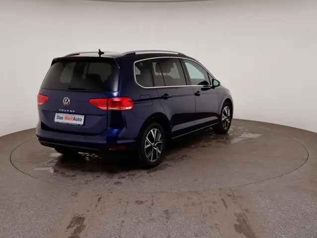 Volkswagen Touran view 4