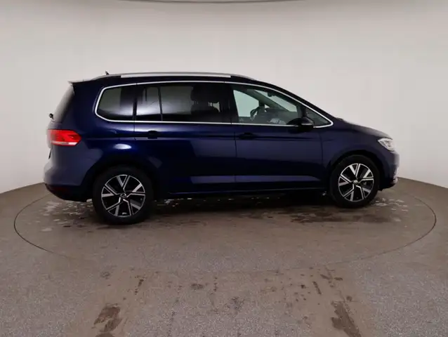 Volkswagen Touran view 3
