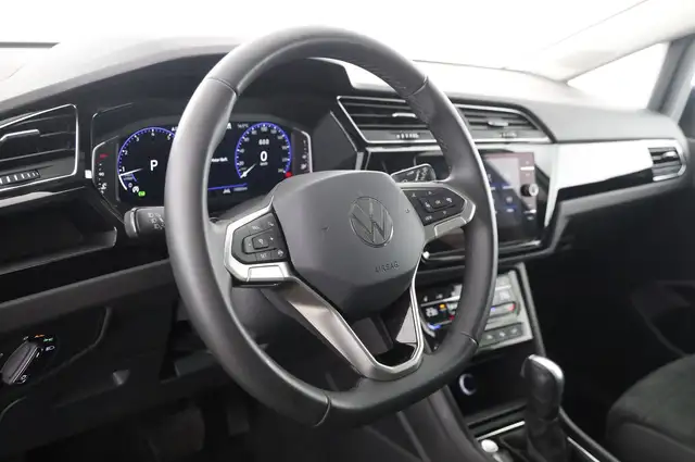 Volkswagen Touran view 11