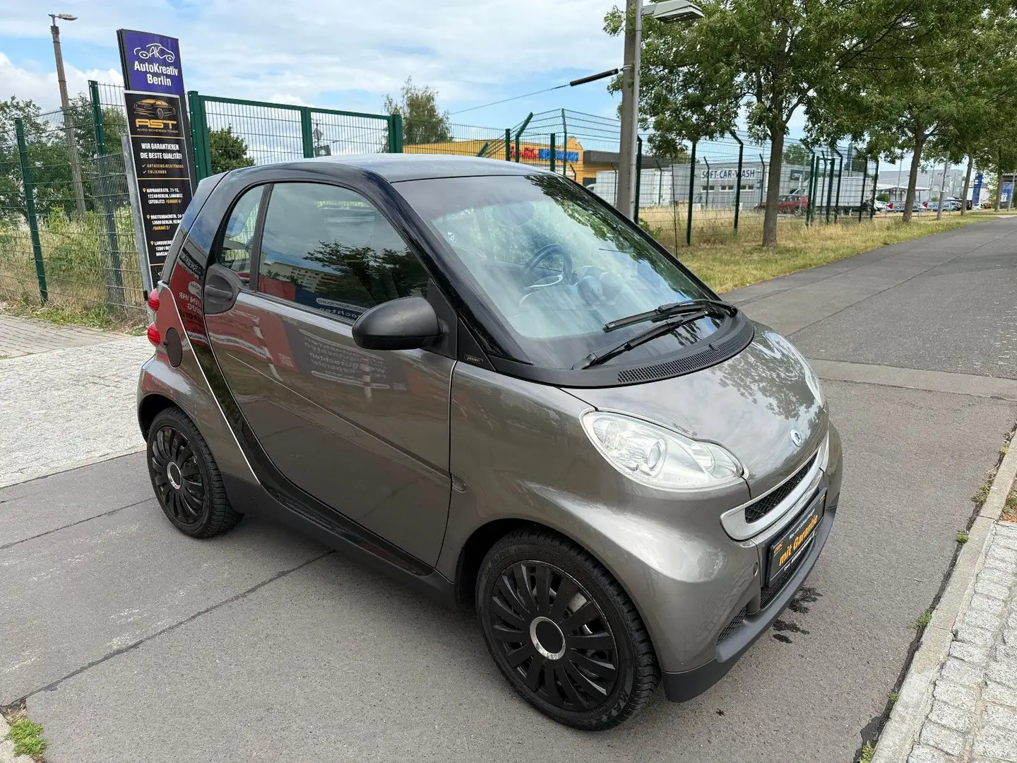 smart forTwo Automatik FINANZIERUNG HIER MÖGLICH Schwarz - 2