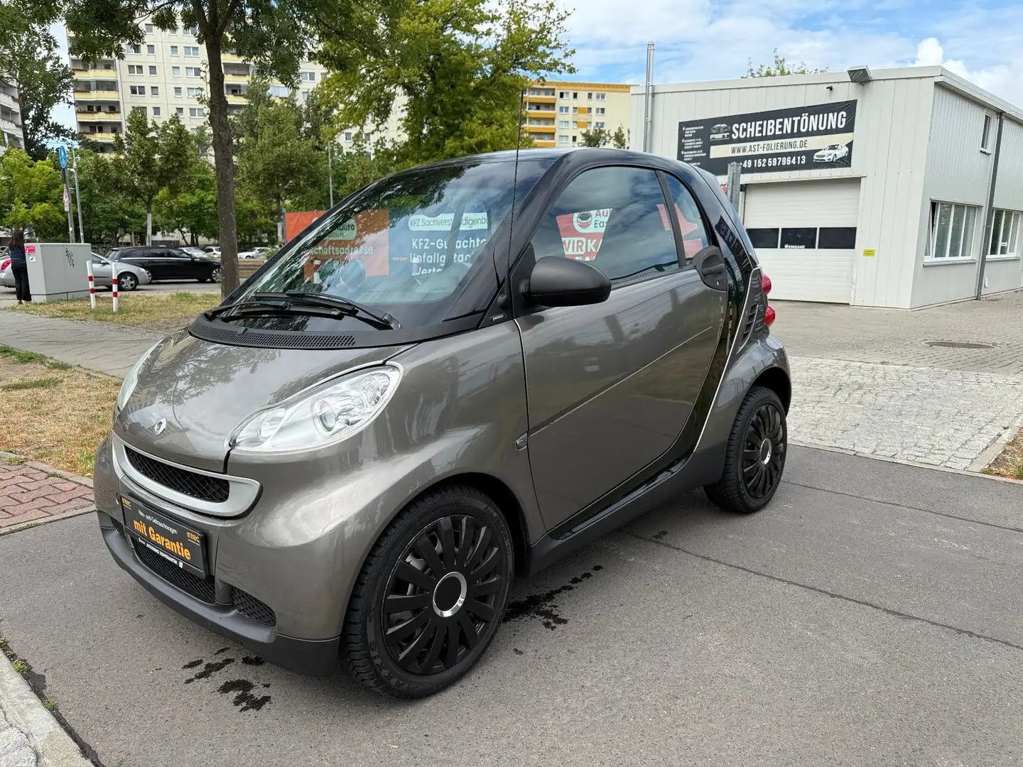 smart forTwo Automatik FINANZIERUNG HIER MÖGLICH Schwarz - 1