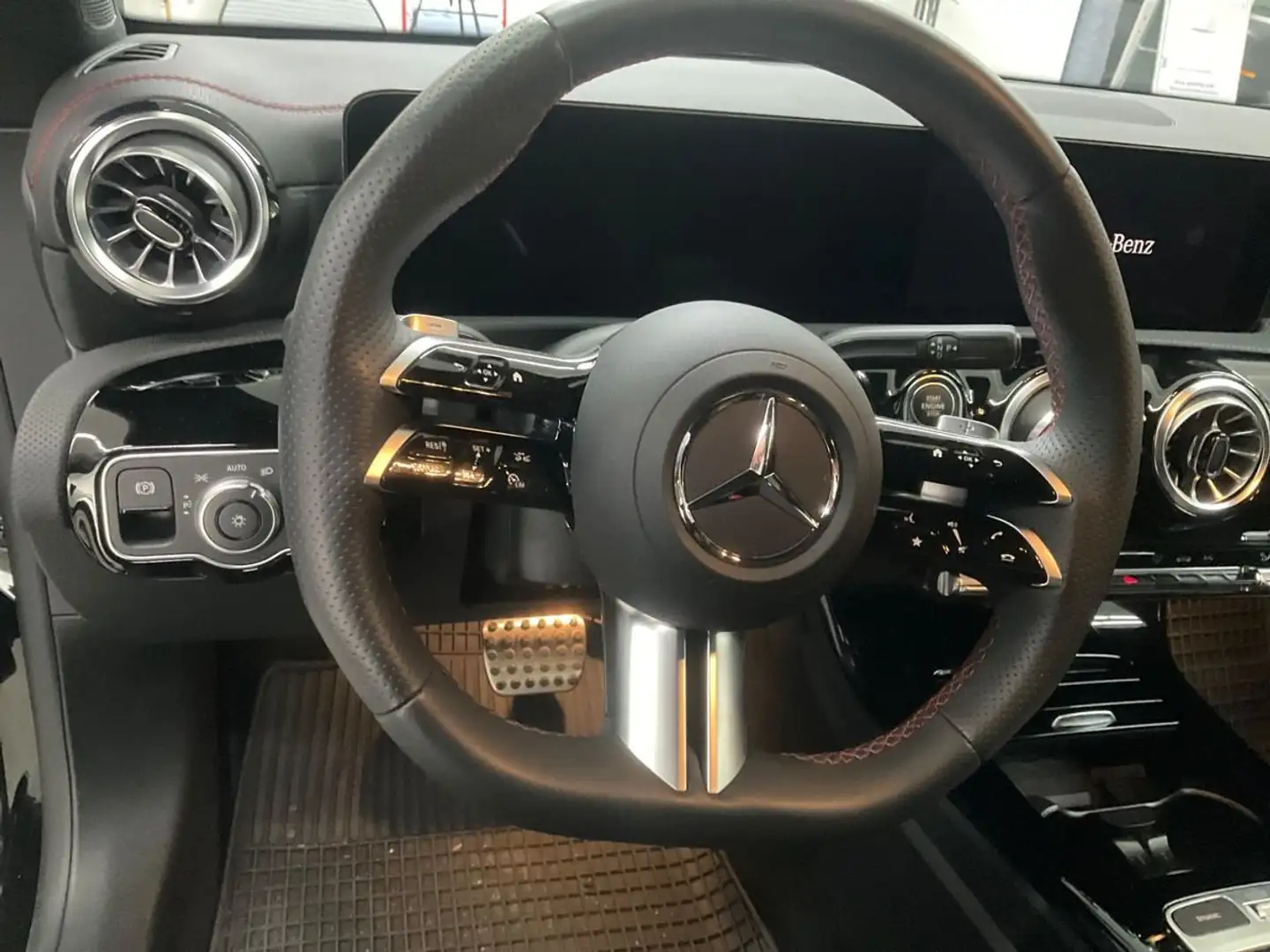 Mercedes-Benz CLA 180 CLA 180 7G-DCT AMG Line Negru - 2