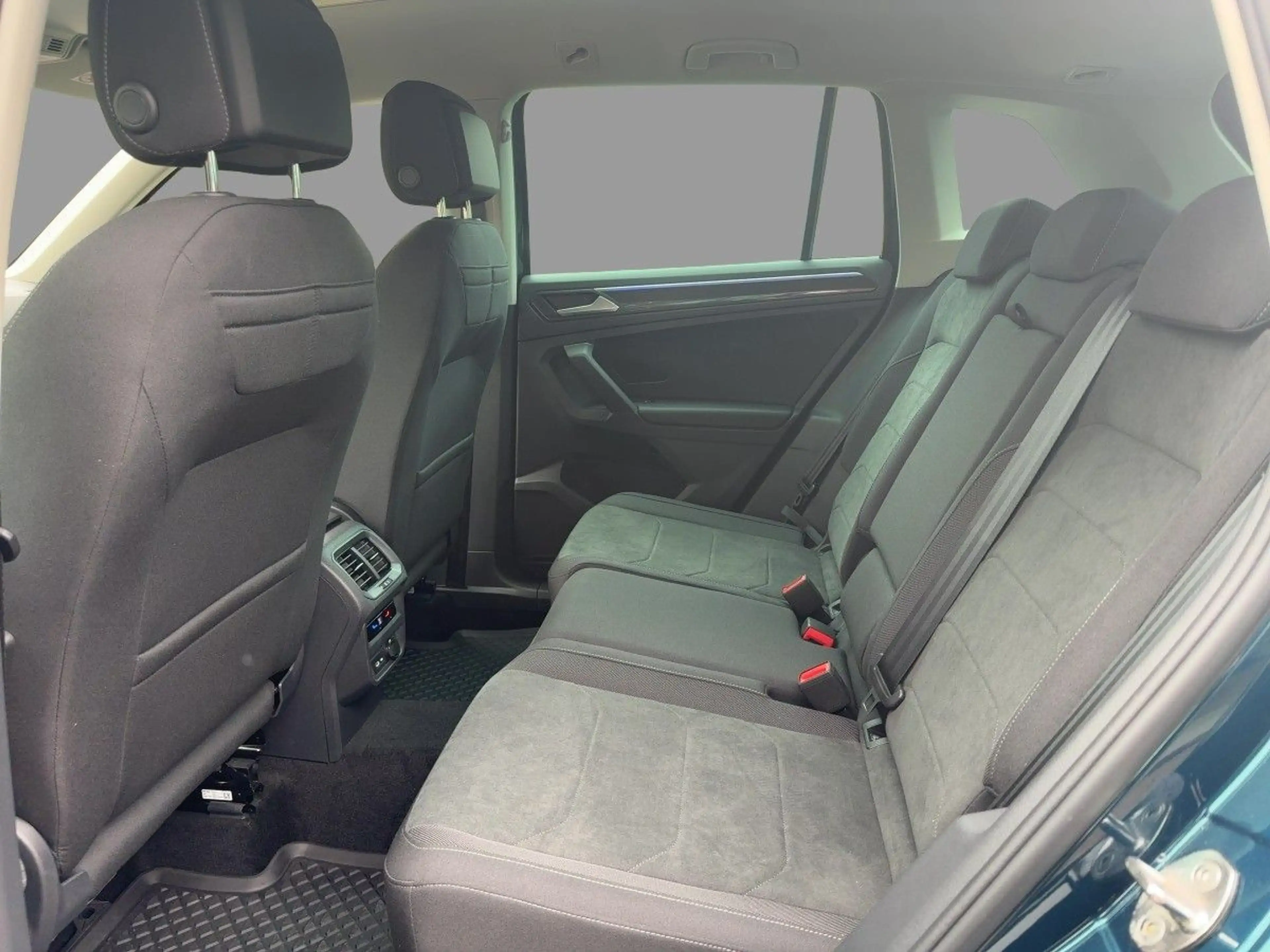 Volkswagen Tiguan 1.5 TSI DSG Elegance Navi LED SHZ ACC PDC — photo 10