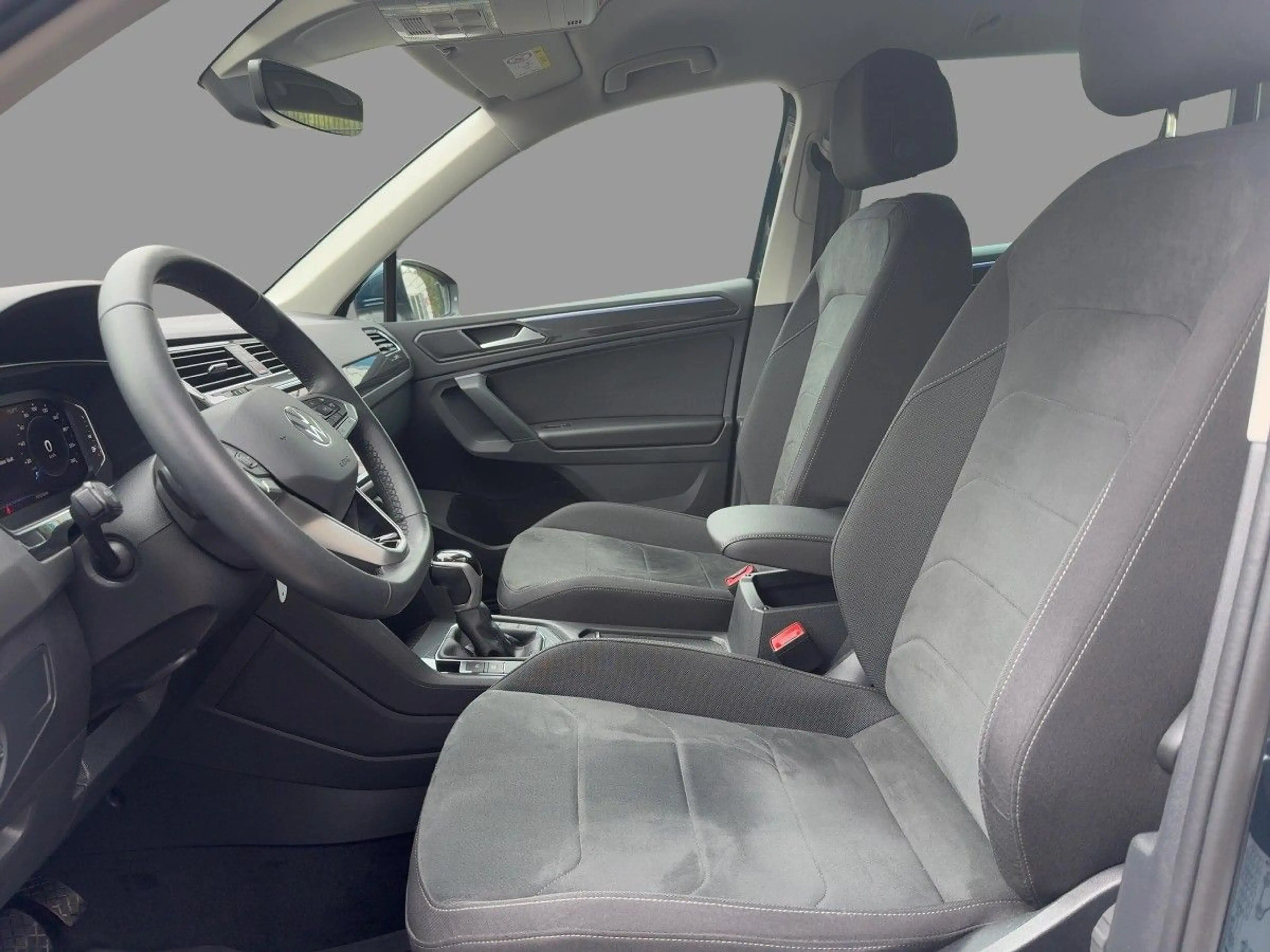 Volkswagen Tiguan 1.5 TSI DSG Elegance Navi LED SHZ ACC PDC — photo 9