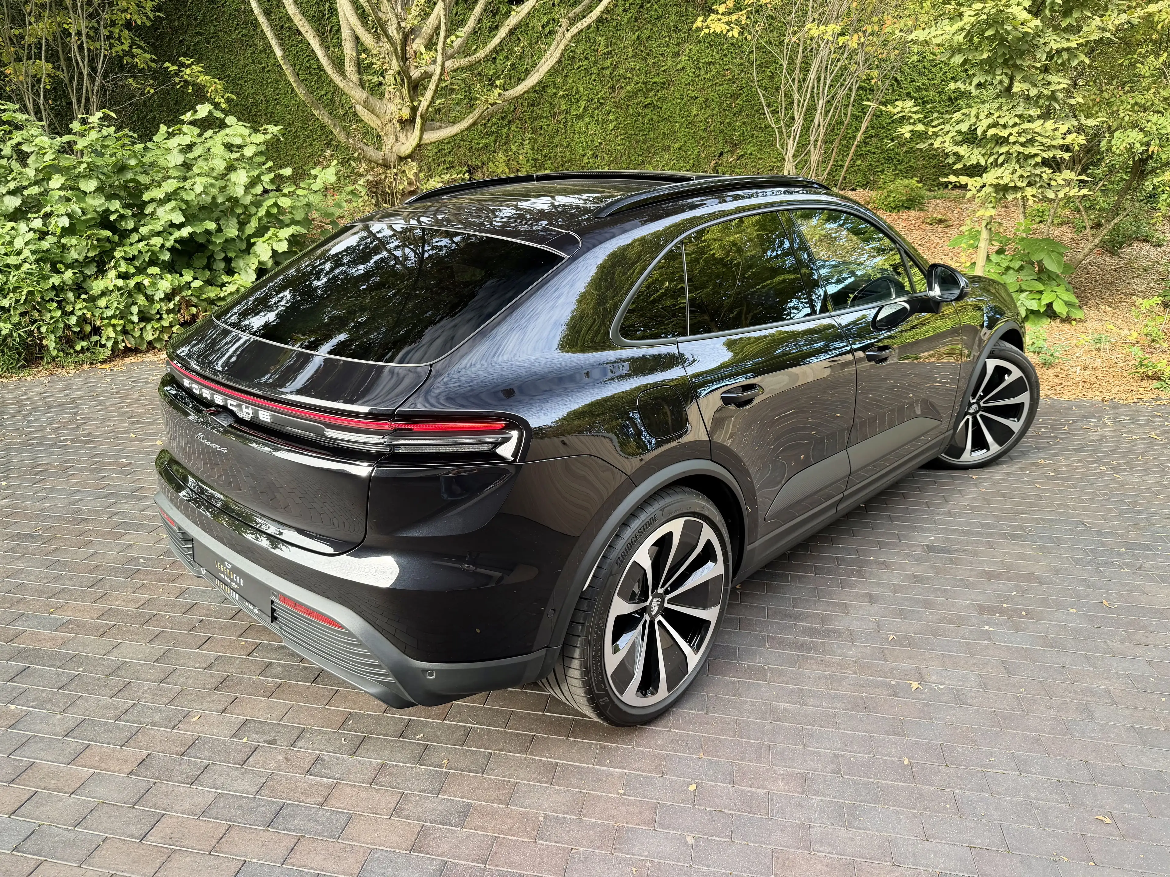 Porsche Macan 4 EV/BOSE/Pano/Sport Chrono/22"/Surround/Innodrive/Top! — photo 14