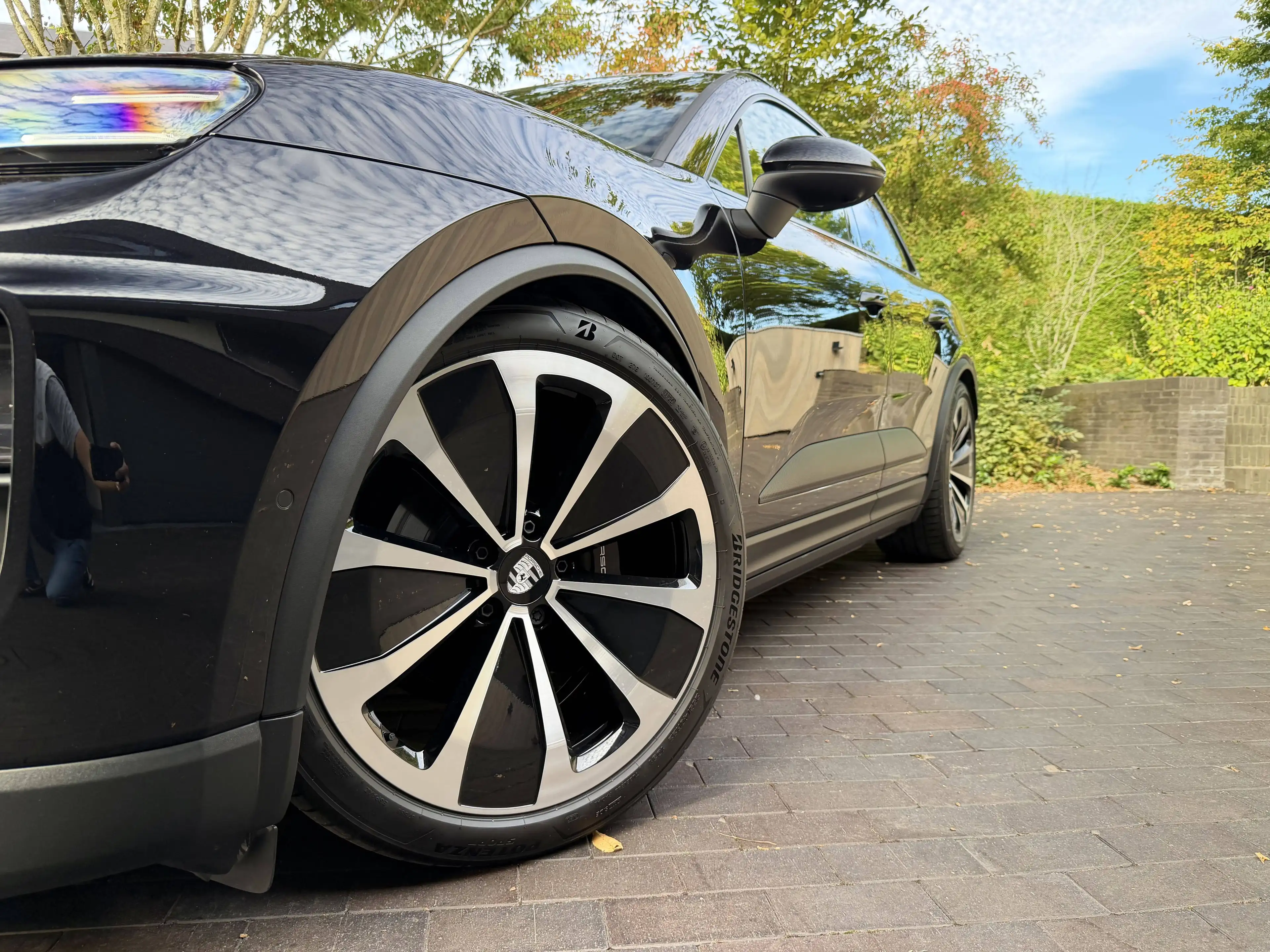 Porsche Macan 4 EV/BOSE/Pano/Sport Chrono/22"/Surround/Innodrive/Top! — photo 4