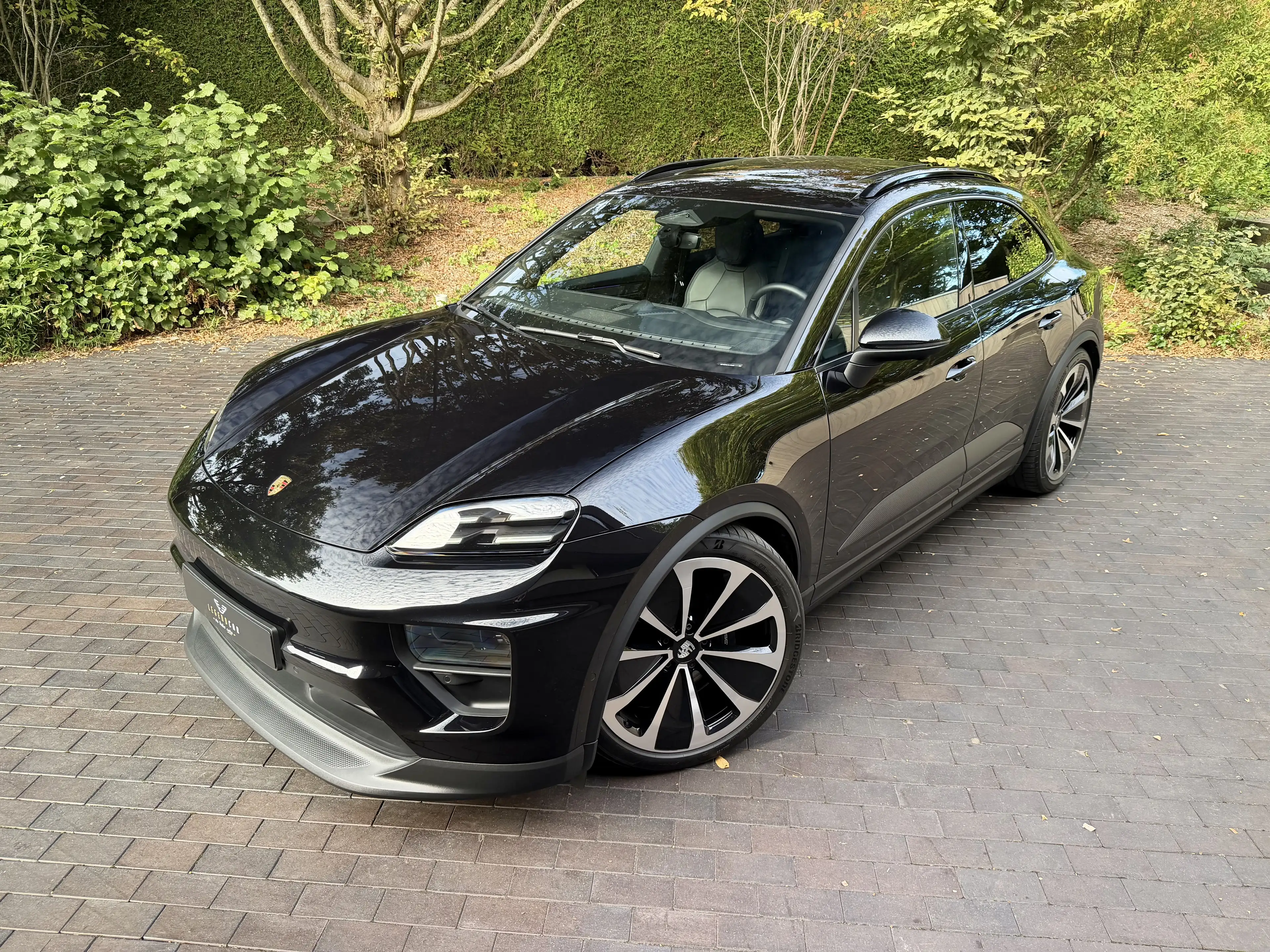 Porsche Macan 4 EV/BOSE/Pano/Sport Chrono/22"/Surround/Innodrive/Top! — photo 3