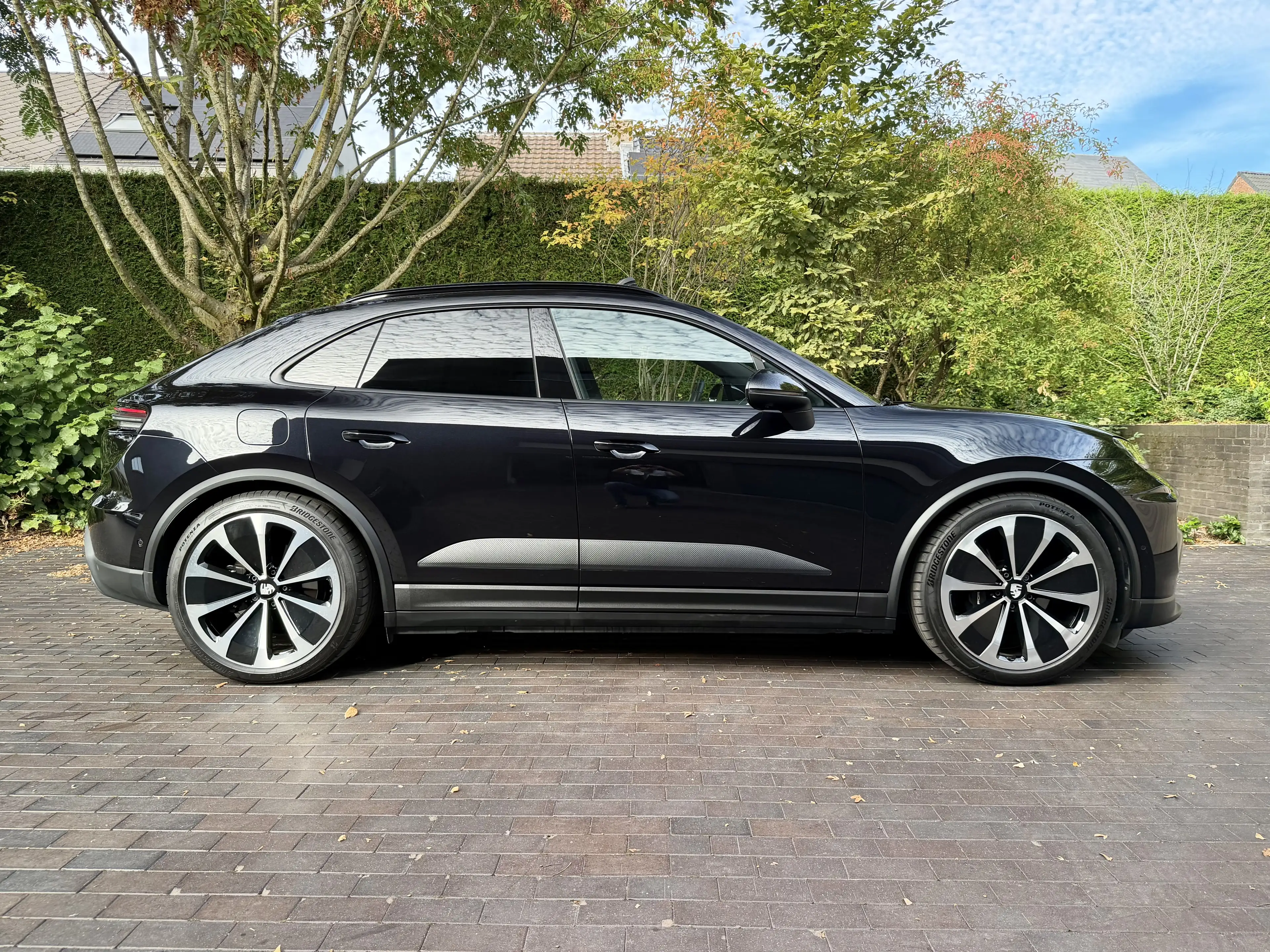 Porsche Macan 4 EV/BOSE/Pano/Sport Chrono/22"/Surround/Innodrive/Top! — photo 15