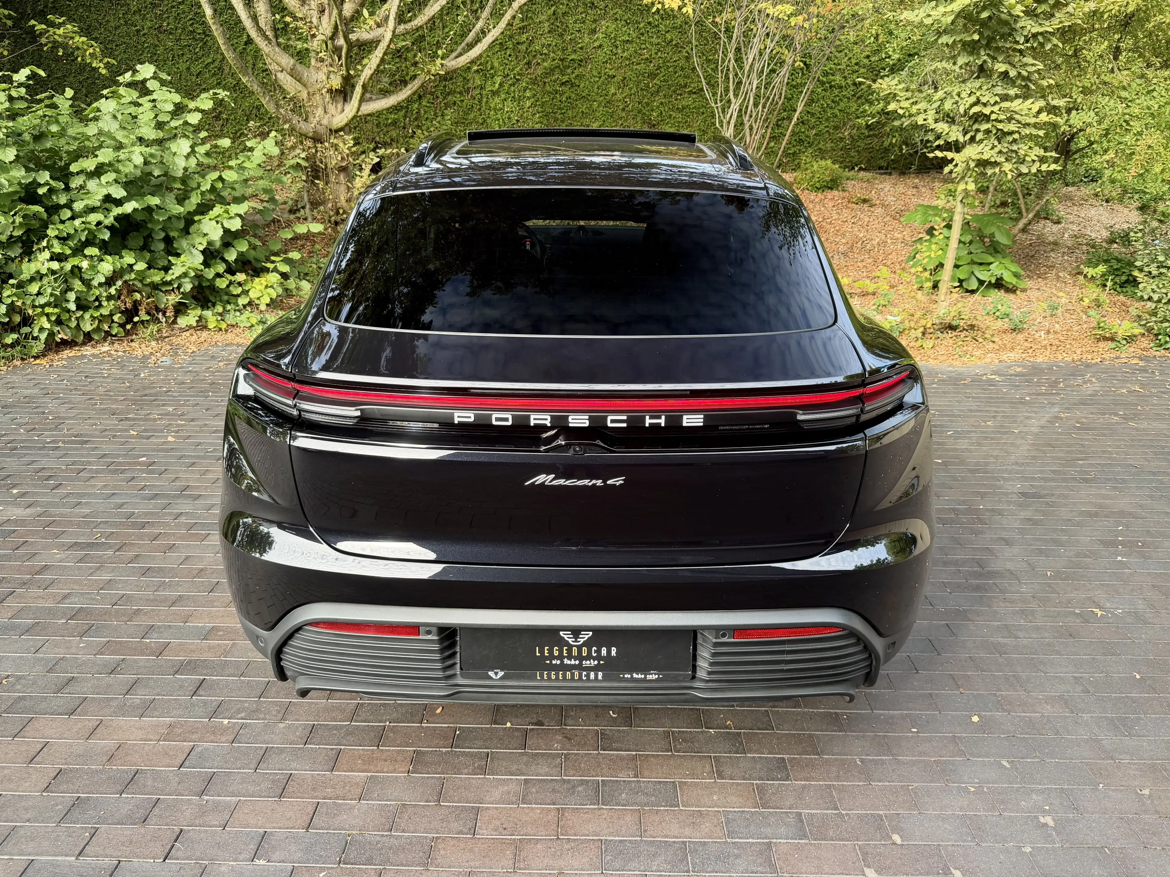 Porsche Macan 4 EV/BOSE/Pano/Sport Chrono/22"/Surround/Innodrive/Top! — photo 11