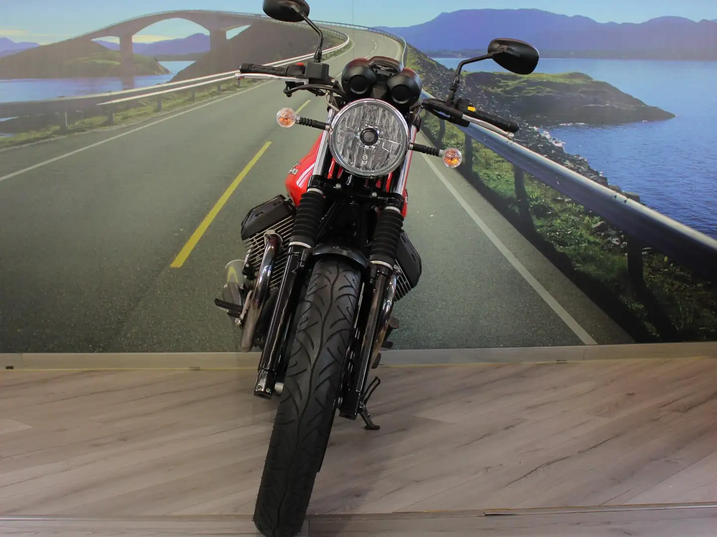 Moto Guzzi V 7 Stone - 2014 - km 3642 Красный - 2