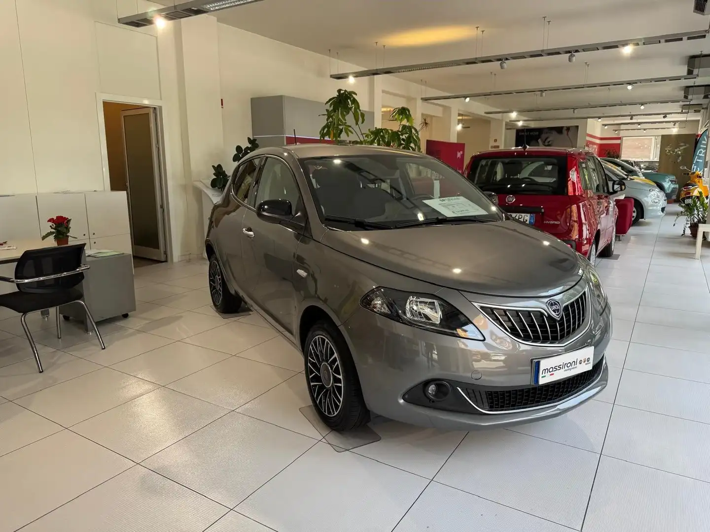 Lancia Ypsilon 1.0 FireFly 5 porte S&S Hybrid Platino Gris - 2