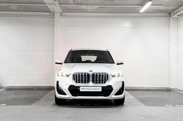BMW Ix1 view 6